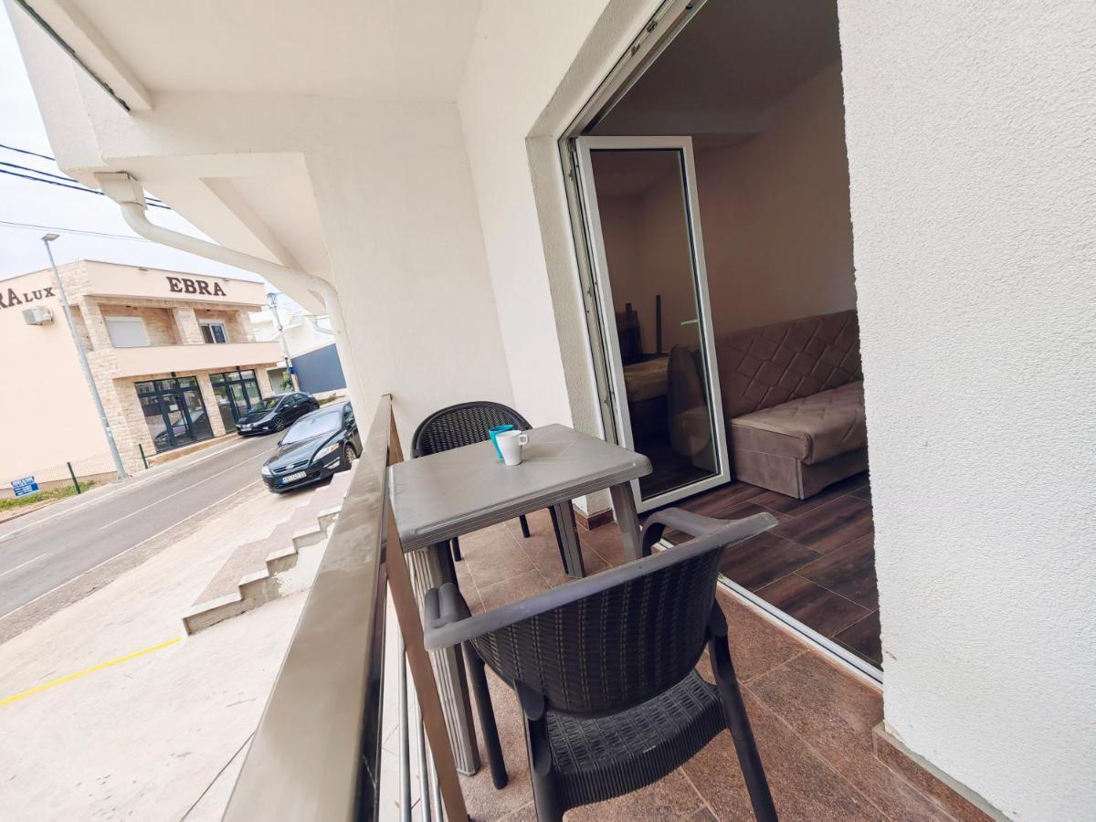 Mialex Apartments Dobra Voda Extérieur photo